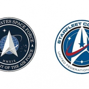 為何美國太空部隊徽章像星際迷航？而后者又形似NASA？