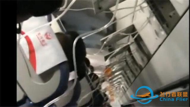 川航3U8633風(fēng)擋玻璃脫落 乘客用手機(jī)視頻曝更多細(xì)節(jié)內(nèi)容 快看-7593