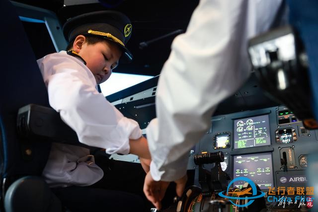 全國助殘日：聽障孩子走進航空運動基地體驗模擬飛行-7126