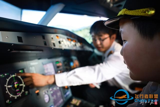 全國助殘日：聽障孩子走進航空運動基地體驗模擬飛行-4183
