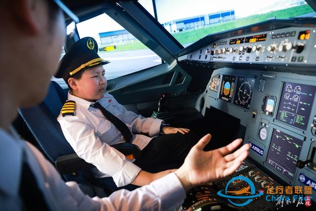 全國助殘日：聽障孩子走進航空運動基地體驗模擬飛行-661