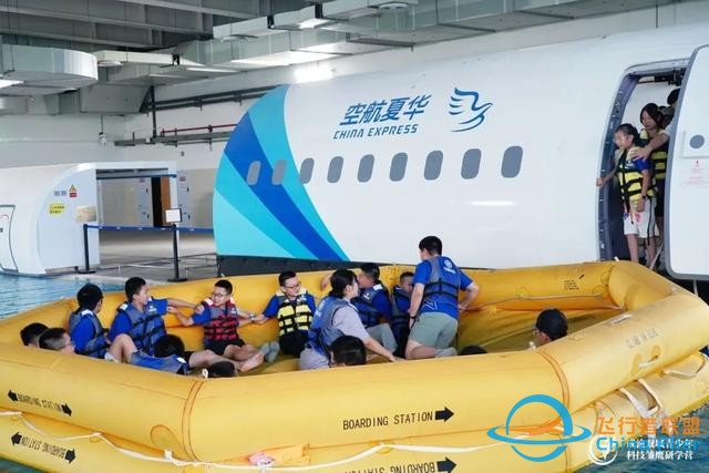 迫降逃生、模擬飛行，科技雛鷹當上小小機長-3436