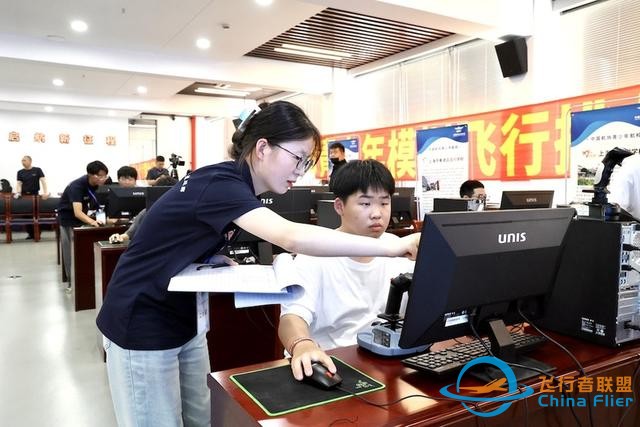 模擬駕駛飛機，孩子們的航空夢從這里啟航-7635