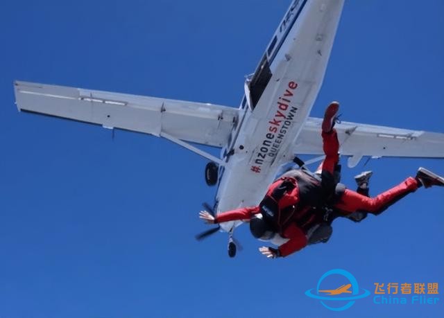 航空遇難死亡率100%，為什么不給乘客自主選擇跳傘逃生的機(jī)會？-4736