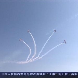 2023亞洲通用航空展進入尾聲 一起欣賞歐洲“穿越騎士”特技飛行