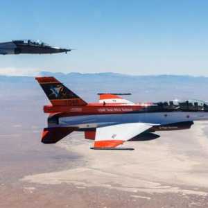 新系統可讓X-62A自動駕駛戰機在空中調整飛行控制行為