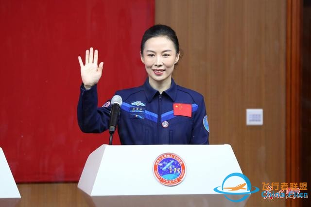 神舟十三號(hào)載人飛行任務(wù)航天員與中外記者見面-2495
